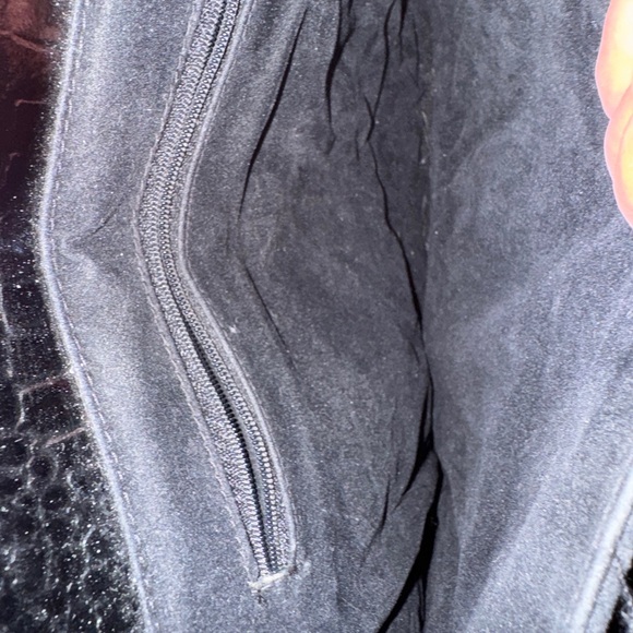 Medium sized Black Crocodile-Embossed Leather Handbag - Picture 7 of 8